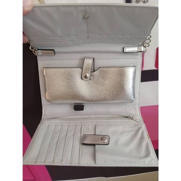 Chrome purse with metal chain - Picture 3 of 3